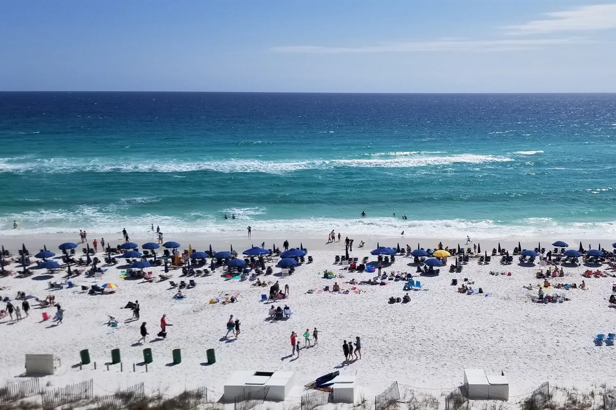 Emerald Gulf water and Pelican Beach Resort in Destin, Florida